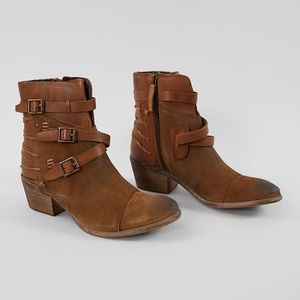 Jag Suede Ankle Boot [Buckle]